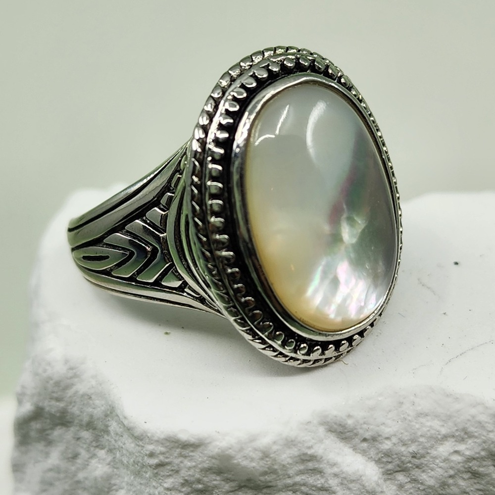 Mother of Pearl Oval Cabochon Silver Tone Filigree Boho Statement Ring Size 6.5